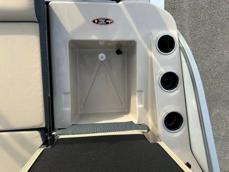 Slide: The Image of Harris Grand Mariner 230 2026 - 44