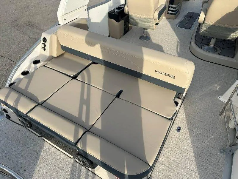 Slide: The Image of Harris Grand Mariner 230 2026 - 46