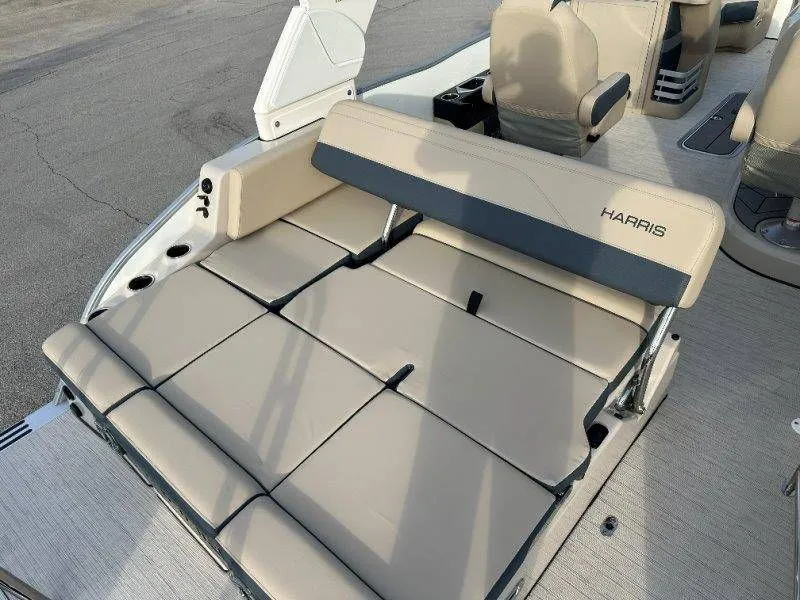 Slide: The Image of Harris Grand Mariner 230 2026 - 50