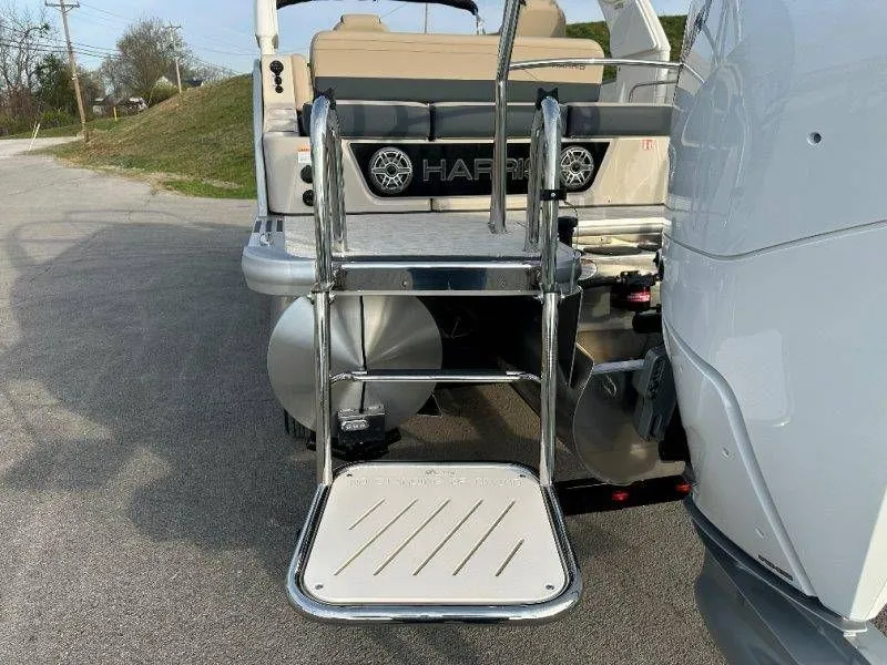 Slide: The Image of Harris Grand Mariner 230 2026 - 51