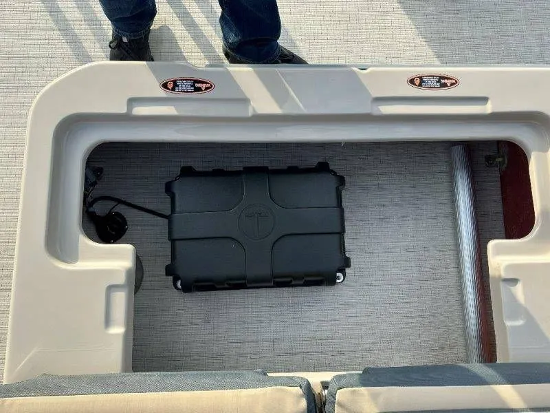 Slide: The Image of Harris Grand Mariner 230 2026 - 53