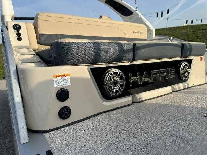 Slide: The Image of Harris Grand Mariner 230 2026 - 55