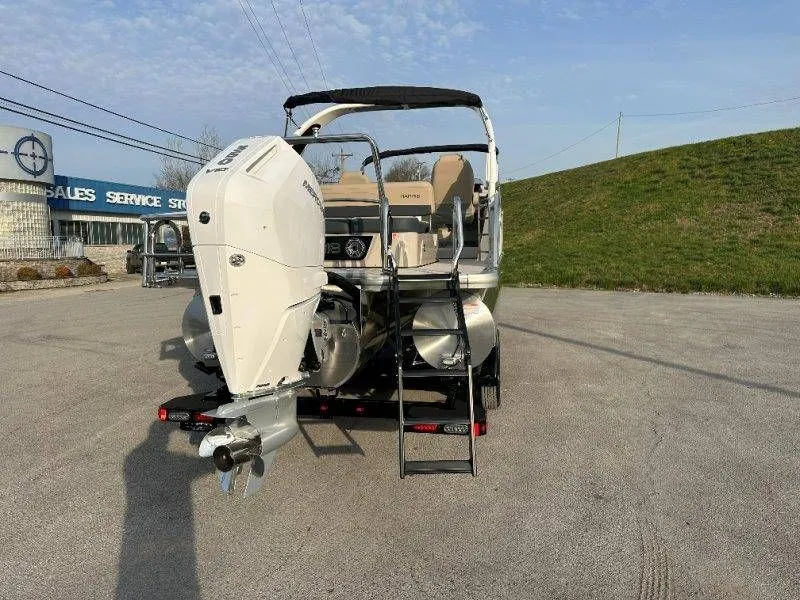 Slide: The Image of Harris Grand Mariner 230 2026 - 58