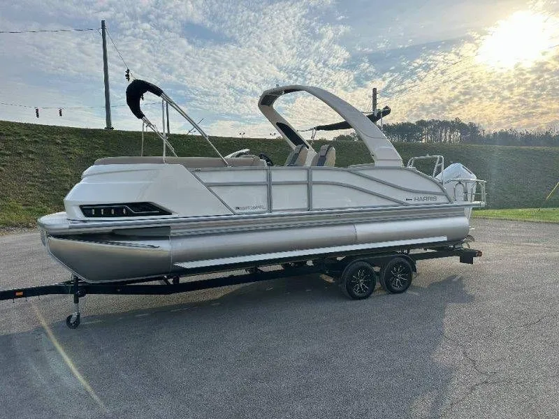 Slide: The Image of Harris Grand Mariner 230 2026 - 59