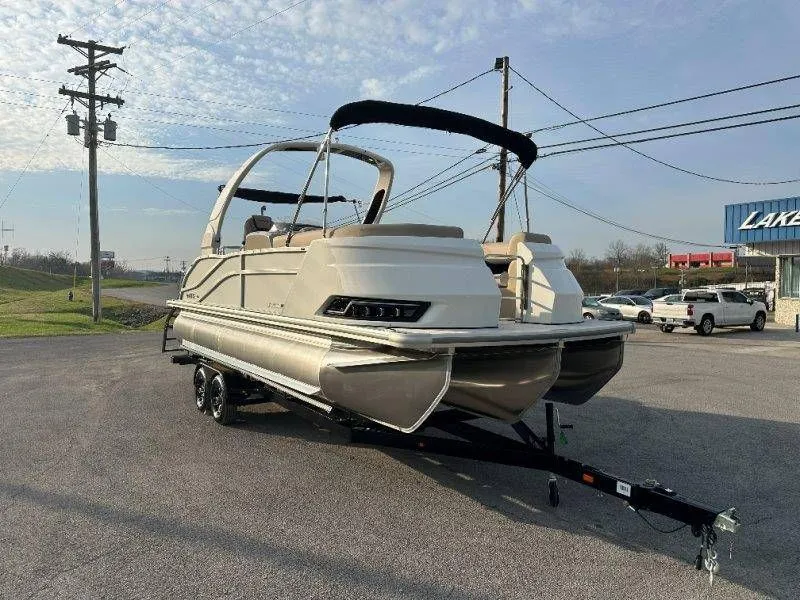 Slide: The Image of Harris Grand Mariner 230 2026 - 60