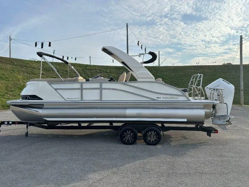 Slide: The Image of Harris Grand Mariner 230 2026 - 61