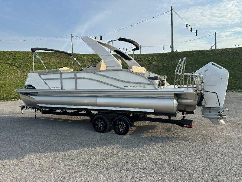 Slide: The Image of Harris Grand Mariner 230 2026 - 63