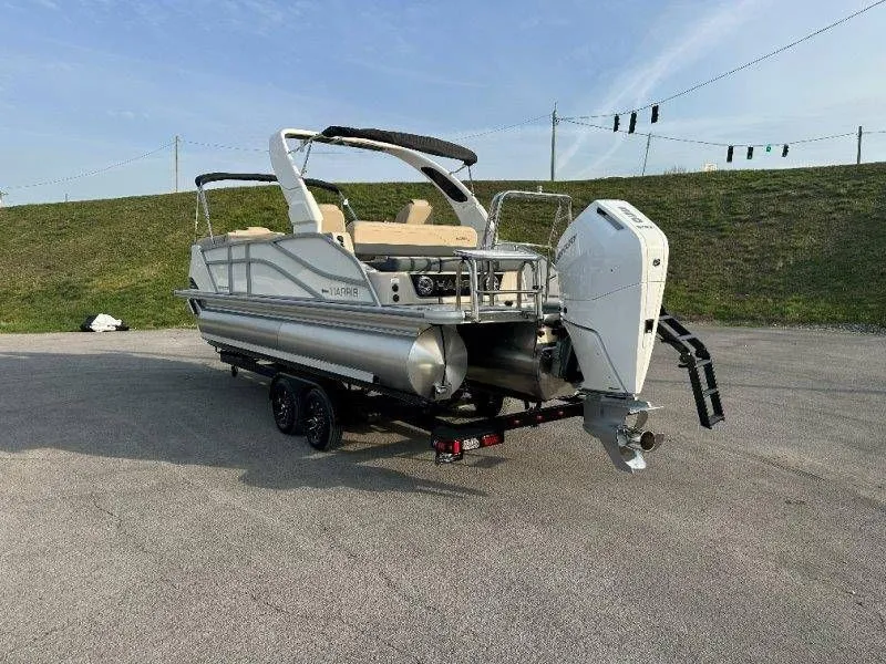 Slide: The Image of Harris Grand Mariner 230 2026 - 64