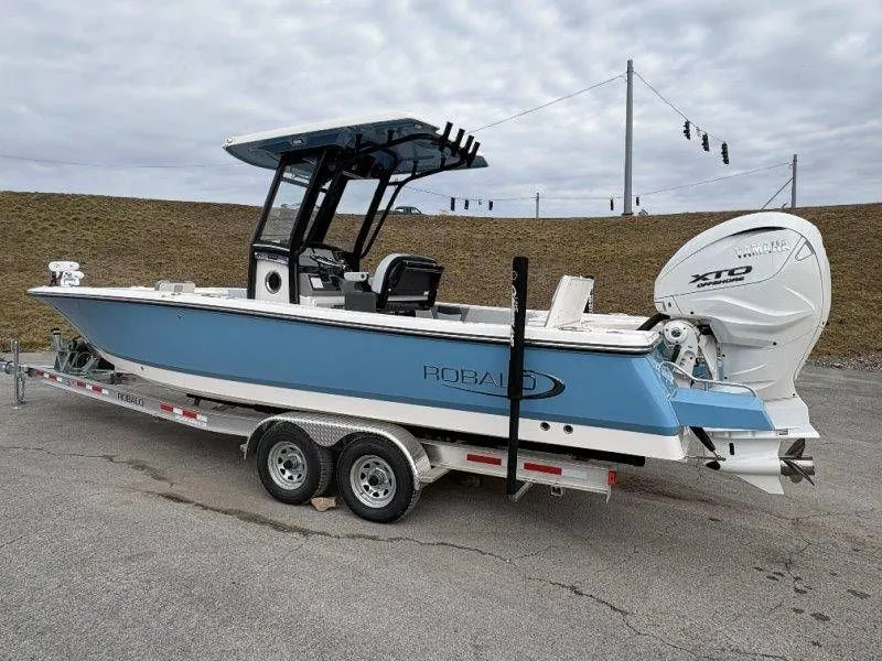 Slide: The Image of Robalo 266 Cayman 2026 - 16