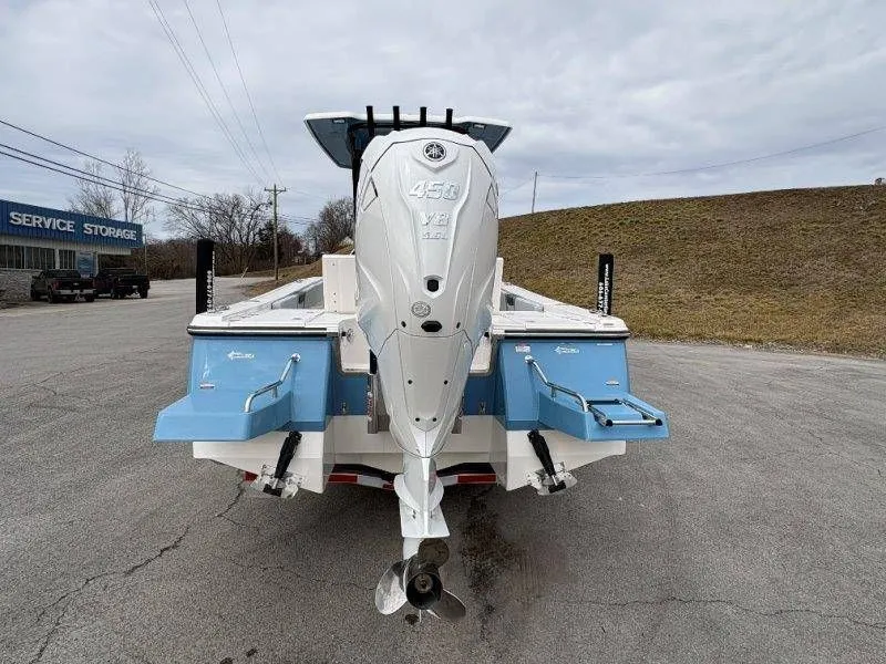 Slide: The Image of Robalo 266 Cayman 2026 - 17