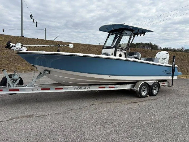 Slide: The Image of Robalo 266 Cayman 2026 - 19