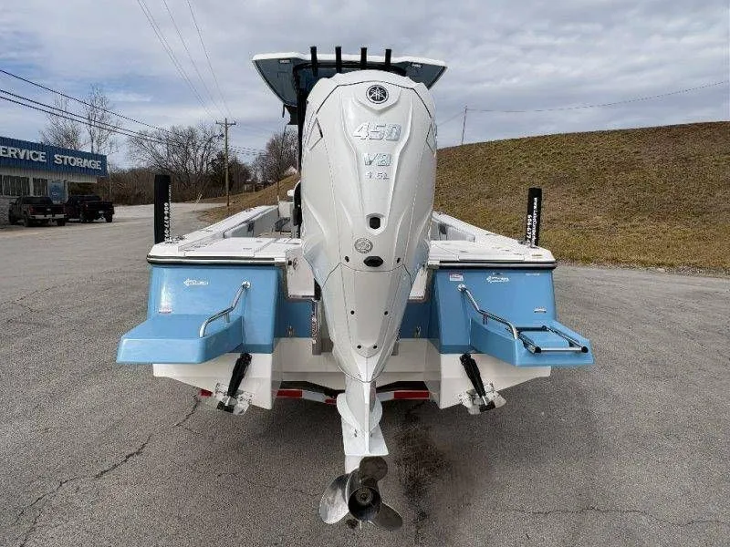 Slide: The Image of Robalo 266 Cayman 2026 - 25