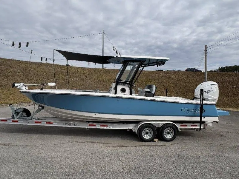 Slide: The Image of Robalo 266 Cayman 2026 - 26