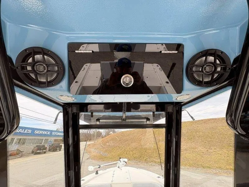 Slide: The Image of Robalo 266 Cayman 2026 - 30