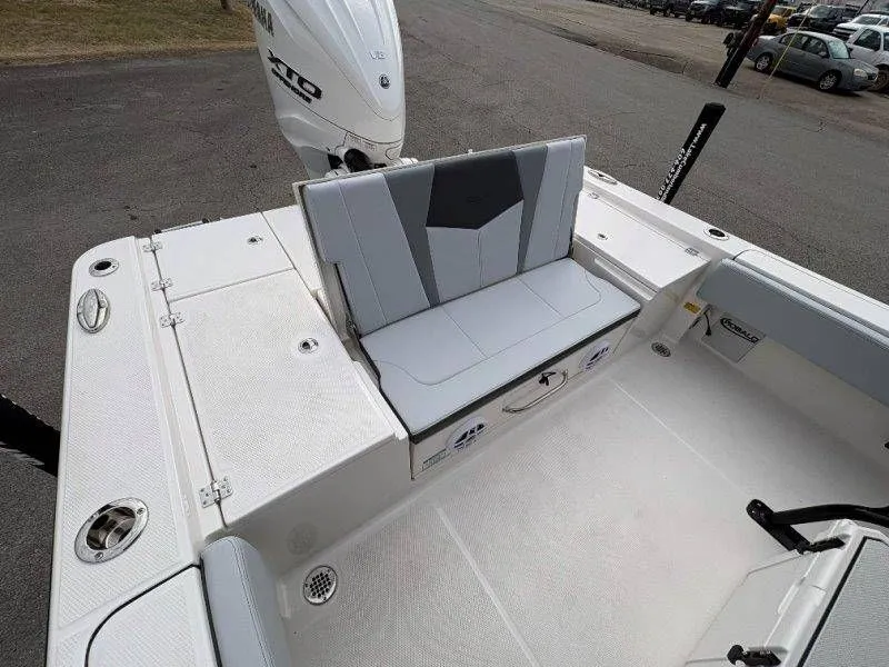 Slide: The Image of Robalo 266 Cayman 2026 - 31