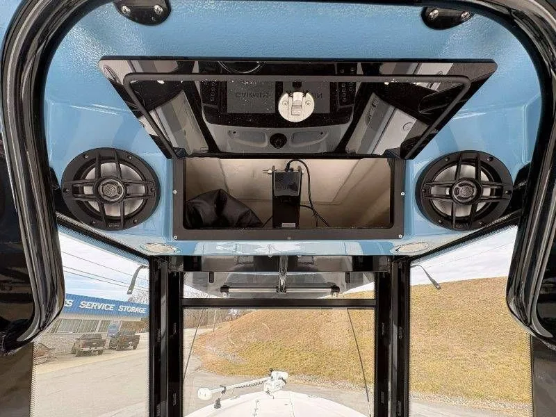 Slide: The Image of Robalo 266 Cayman 2026 - 32