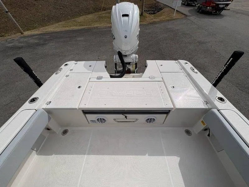 Slide: The Image of Robalo 266 Cayman 2026 - 36