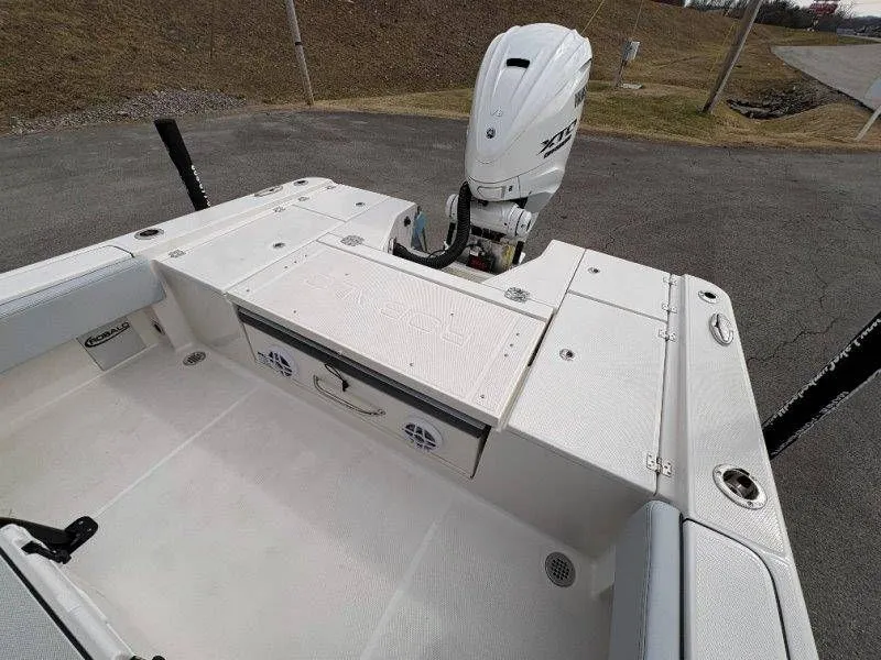 Slide: The Image of Robalo 266 Cayman 2026 - 37