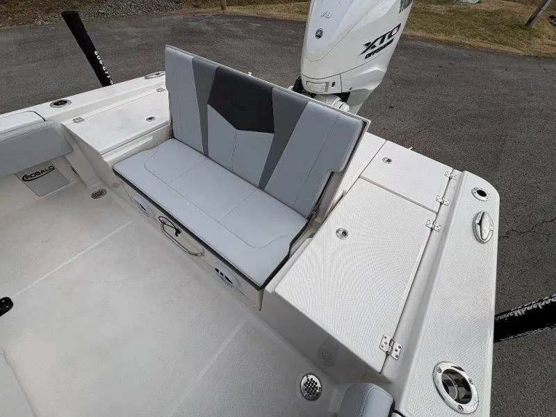 Slide: The Image of Robalo 266 Cayman 2026 - 39