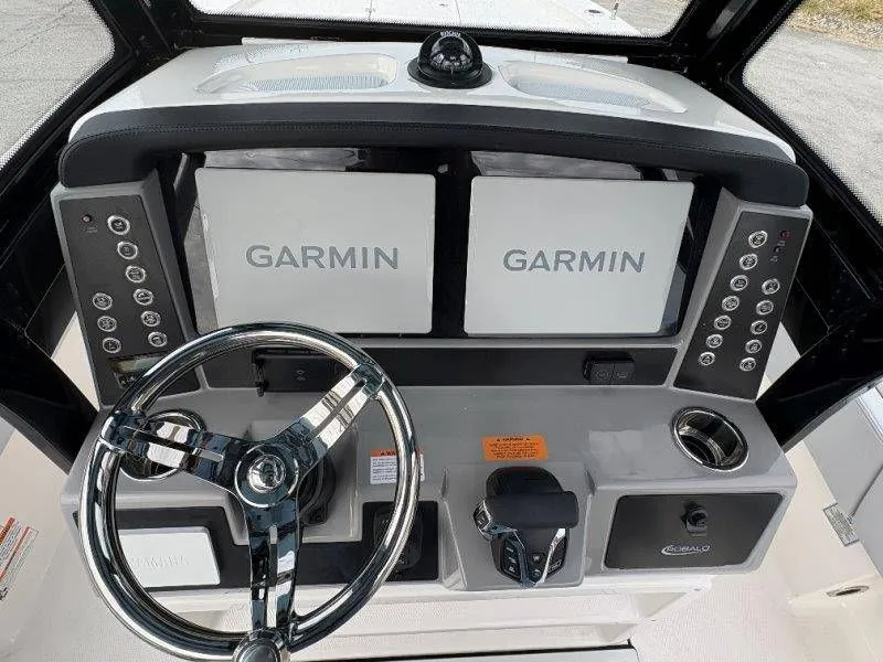 Slide: The Image of Robalo 266 Cayman 2026 - 45