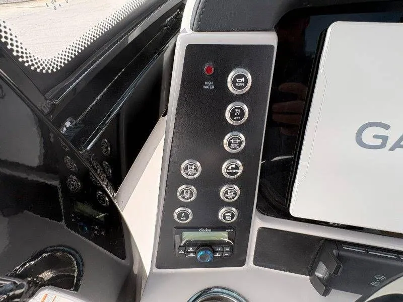 Slide: The Image of Robalo 266 Cayman 2026 - 51