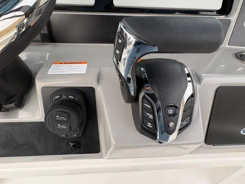 Slide: The Image of Robalo 266 Cayman 2026 - 52