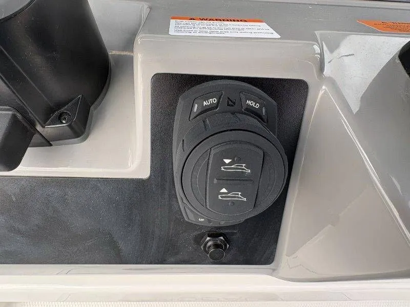 Slide: The Image of Robalo 266 Cayman 2026 - 53