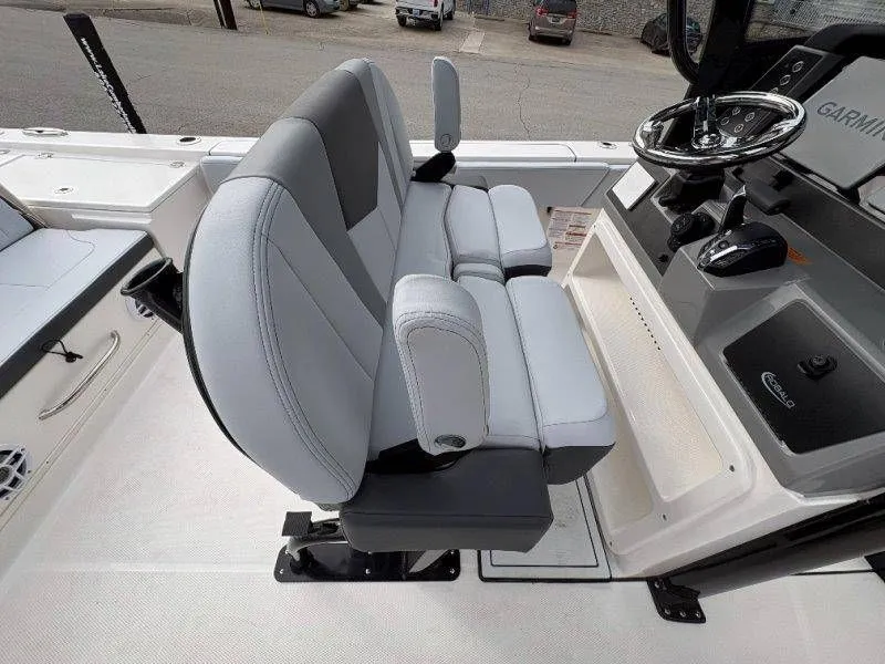 Slide: The Image of Robalo 266 Cayman 2026 - 61