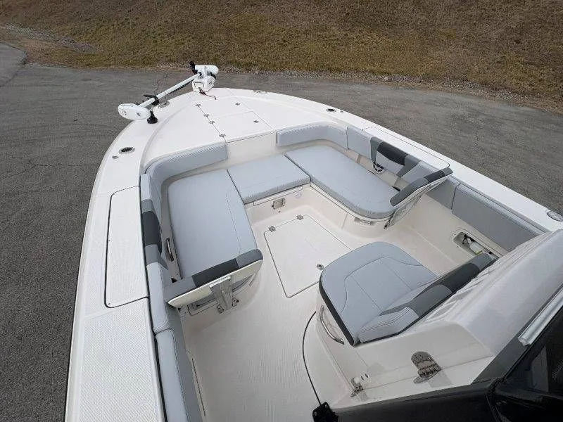 Slide: The Image of Robalo 266 Cayman 2026 - 73