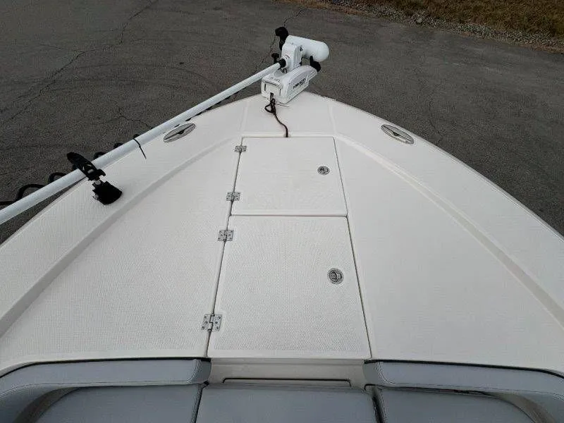 Slide: The Image of Robalo 266 Cayman 2026 - 75