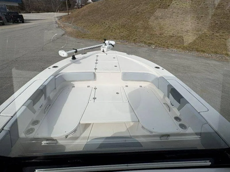 Slide: The Image of Robalo 266 Cayman 2026 - 76