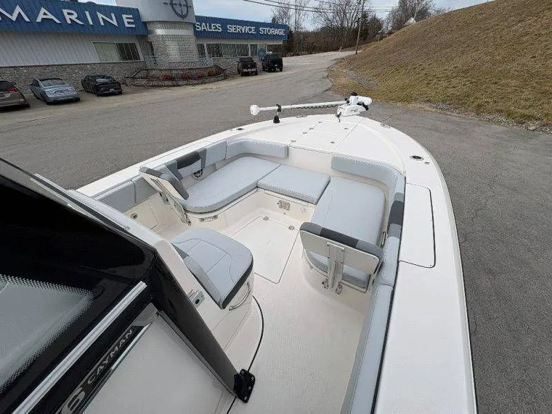 Slide: The Image of Robalo 266 Cayman 2026 - 77