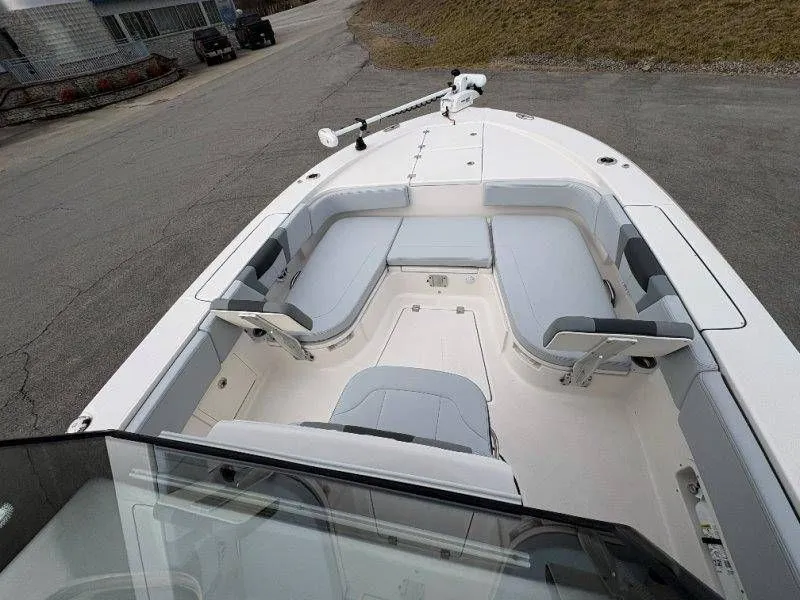 Slide: The Image of Robalo 266 Cayman 2026 - 81