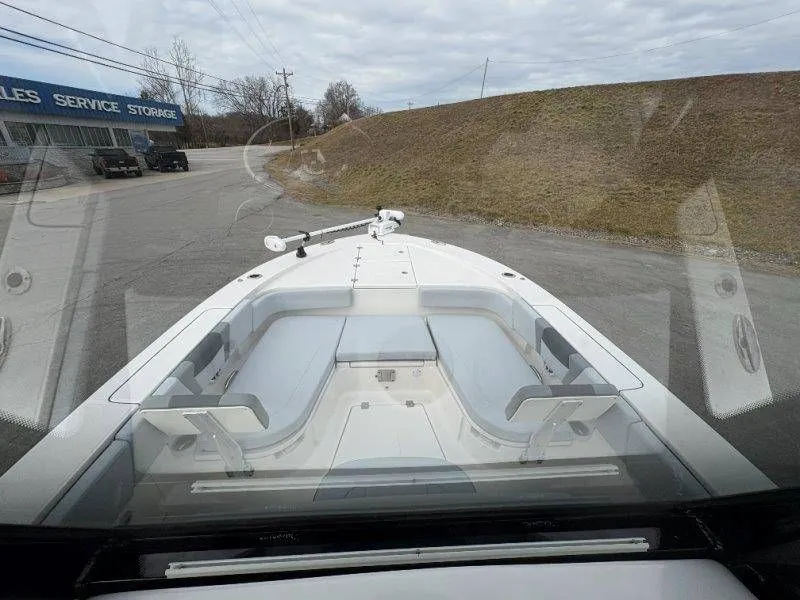 Slide: The Image of Robalo 266 Cayman 2026 - 87