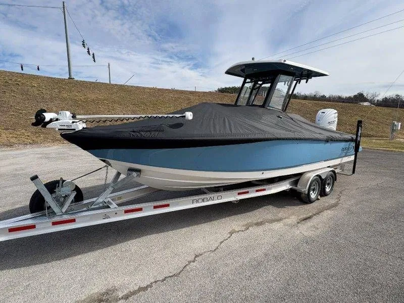 Slide: The Image of Robalo 266 Cayman 2026 - 93