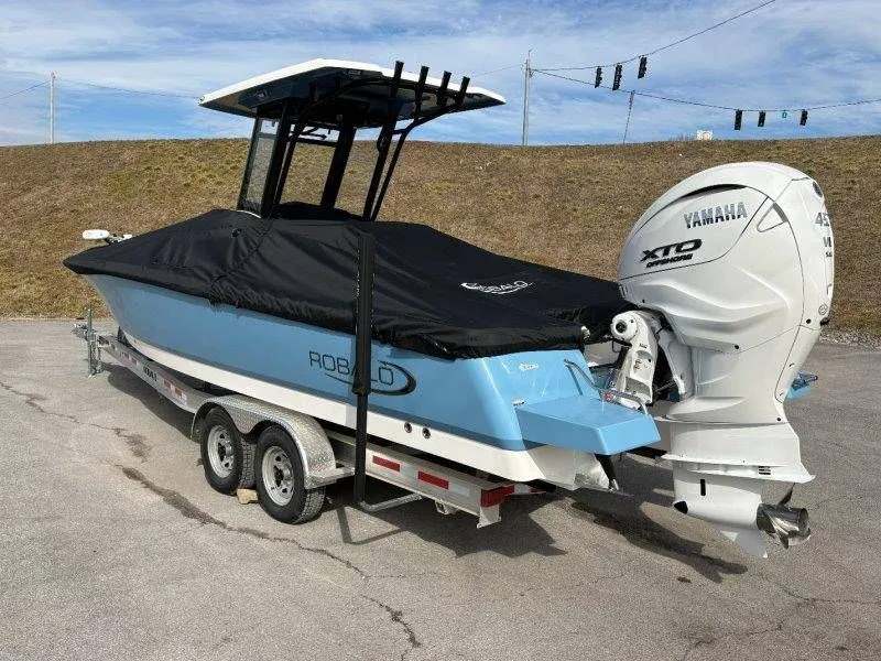 Slide: The Image of Robalo 266 Cayman 2026 - 94