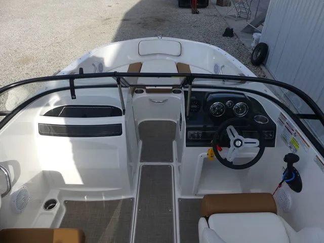 Slide: The Image of Bayliner VR4 BOWRIDER 2022 - 13