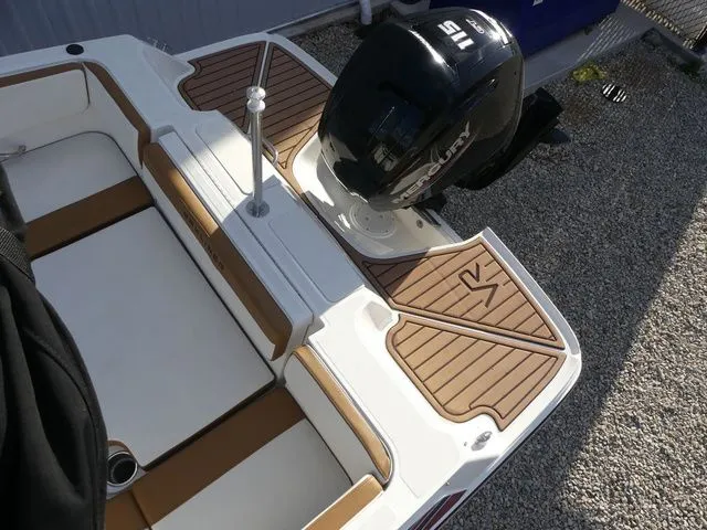 Slide: The Image of Bayliner VR4 BOWRIDER 2022 - 19