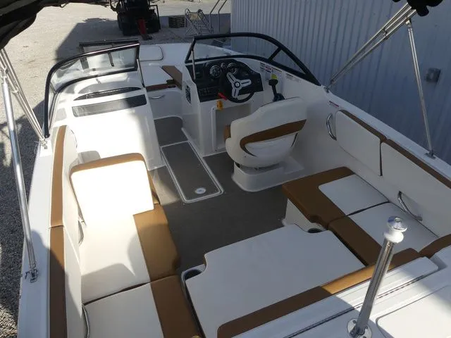 Slide: The Image of Bayliner VR4 BOWRIDER 2022 - 20