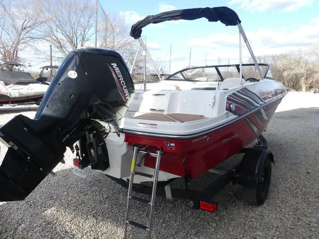 Slide: The Image of Bayliner VR4 BOWRIDER 2022 - 8