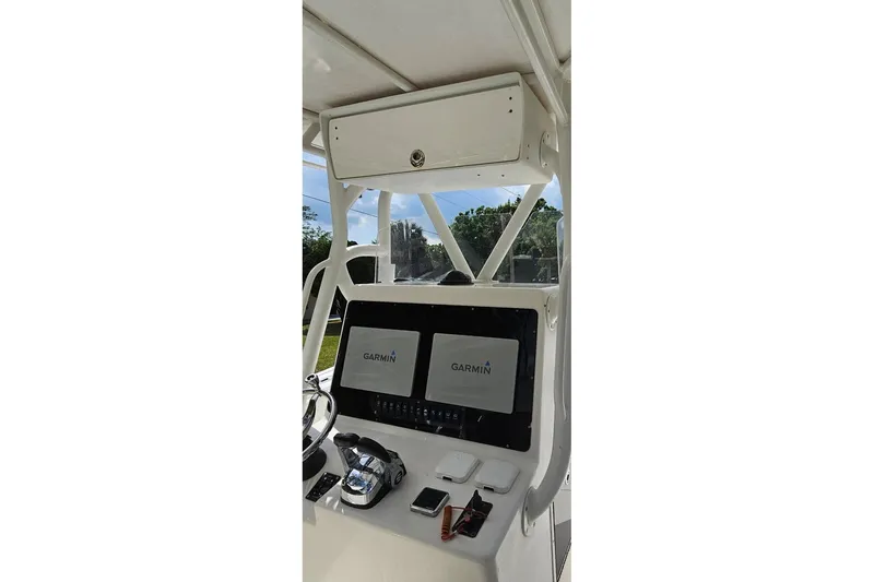 Slide: The Image of 2002 Yellowfin 31 Center Console boat dashboard with Garmin navigation system. - 10