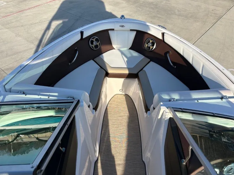 Slide: The Image of Regal 2000 ES 2016 - 16