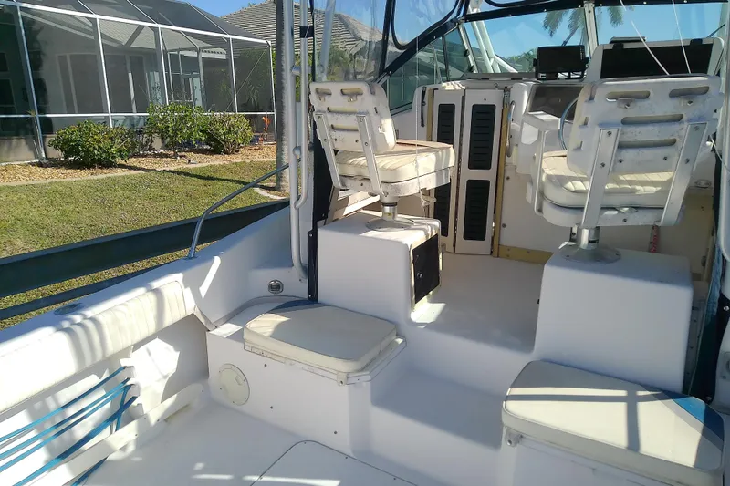 Slide: The Image of 1995 Grady-White Sailfish 272 boat interior with seating and helm area. - 11