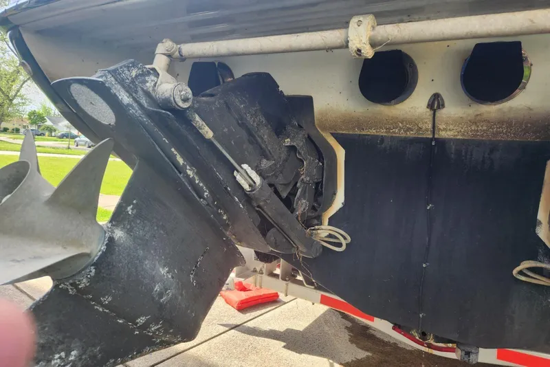 Slide: The Image of 2008 Formula 292 FASTech boat stern drive and propeller detail. - 15