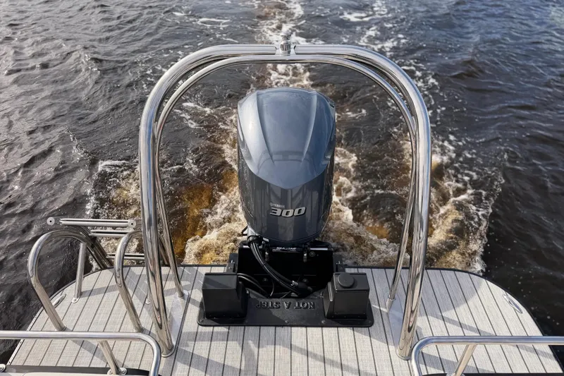 Slide: The Image of 2025 SunCatcher ELITE SERIES 324 SS boat with powerful 300 HP engine on water. - 17