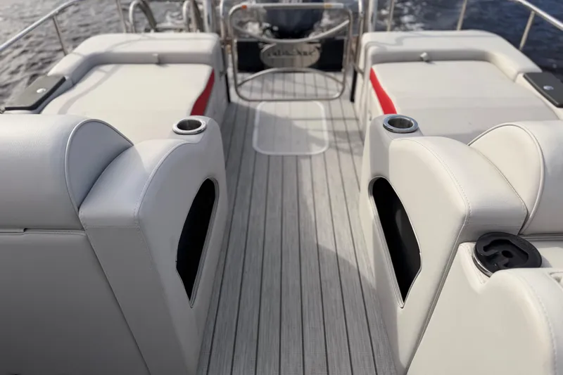 Slide: The Image of Luxury seating on 2025 SunCatcher ELITE SERIES 324 SS boat deck. - 29