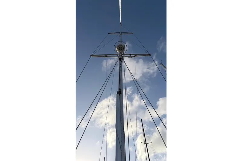 Slide: The Image of Mast of 1998 Hylas 54' sailboat against a blue sky with clouds. - 9