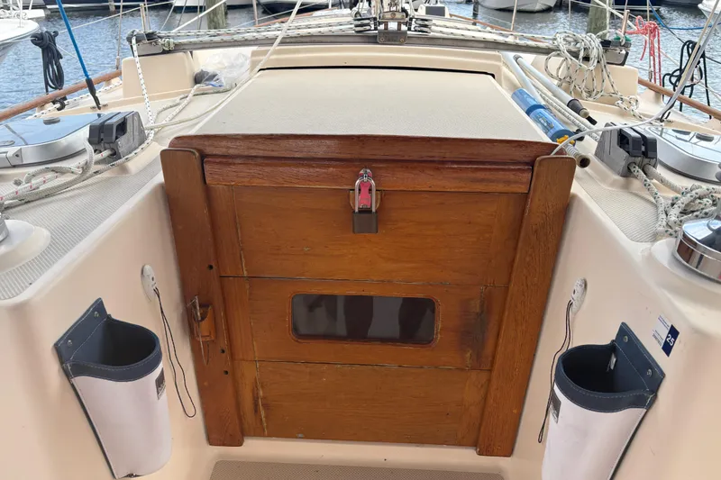 Slide: The Image of Cockpit of a 1995 Island Packet 37 sailboat with wooden hatch and nautical equipment. - 15