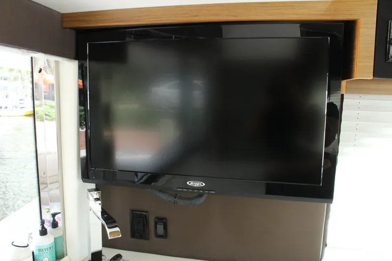 Slide: The Image of Flat-screen TV inside 2014 Cruisers Yachts 45 Cantius. - 21