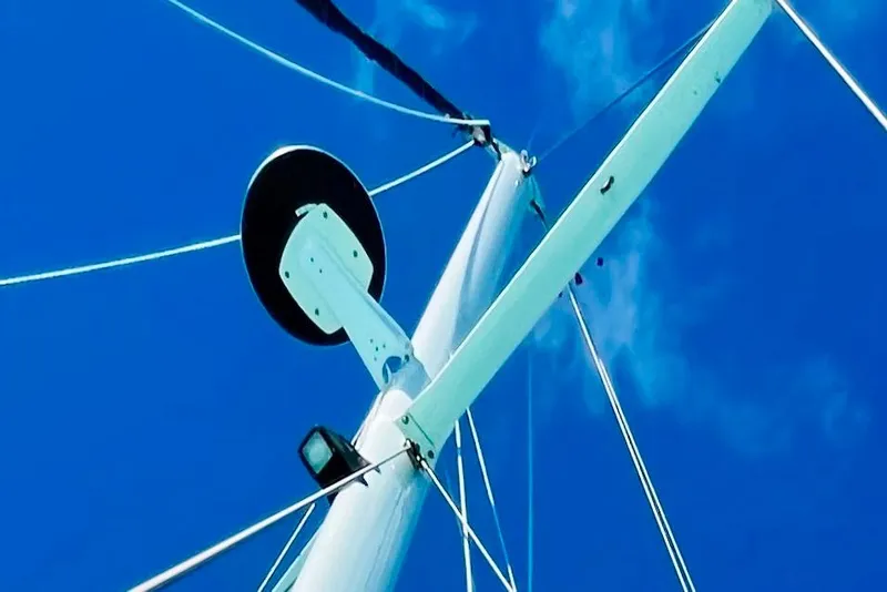 Slide: The Image of Mast of 1986 Gulfstar HIRSCH sailboat against clear blue sky. - 34